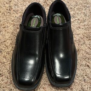 8M Men’s Leather Upper Dress Shoe Black